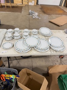 lot 351 image: VINTAGE FINE CHINA (JAPAN 6701)