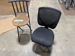lot 390 image: 2 CHAIRS