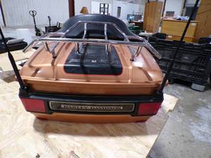 lot 213 image: 2008 ULTRA REAR TOURING PACK & WINDSHIELD BAG COPPER & BLACKTRUNCK WITH SPEAKERS ONE IS PUNCHURED OTHER WISE TRUNK IS SUPER CLEAN
