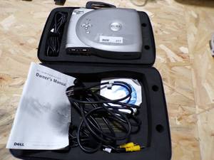 lot 217 image: DELL 2200 MP PROJECTOR WMANUALS AND SOFTWARE BULB LIT WHEN PLUGGRD IN
