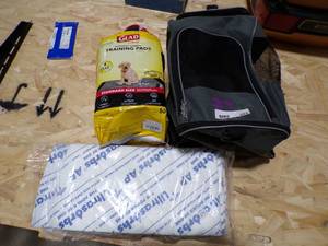 lot 223 image: DOG CARRIER AND TRAINING PADS CLOTH CARRIER IS SUPER CLEAN AND 50 TRAINING PADS W10 LG MEDILINE PADS