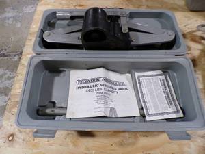 lot 226 image: HYD SCISSOR JACK 4400 LB MADE BY CENTRAL HYDRAULICS LIKE NEW