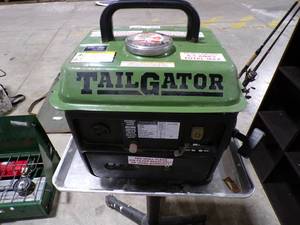 lot 233 image: TAILGATOR GENERATOR 63CC 900 WATT AND 1 GAL GAS CAN