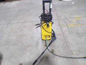 lot 243 image: SYSTEMA TR2 1700 PSI ELECTRIC PREASURE WASHER WORKSAS IT SHOULD