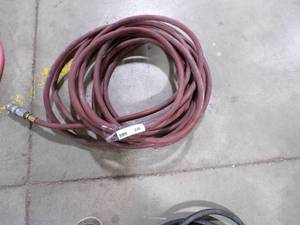 lot 246 image: 12 RUBBER AIR HOSE APPROX 30