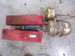 lot 262 image: 2 TRIANGLE KITS 2 BRAKE CANISTERS SBT20 TRP AND FLEETRITE FL30SCB20