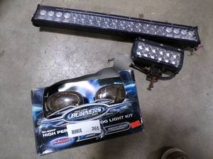 lot 265 image: 1 LIGHTBAR WFLOOD & SPOT 1 SPOT LIGHT  AND A SET OF FOG LIGHTS