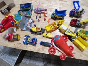 lot 272 image: PAW  PATROL TOYS AND FIGURES LG VARIATY AND IN GREAT SHAPE