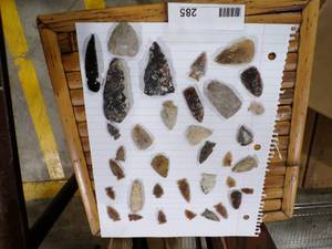 lot 285 image: GREAT LOT OF ARROW HEADS WITH A LOT OF  VARIETY