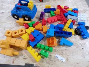 lot 291 image: MEGA BLOCK ASST WCAR & PEG N BLOCK TOY