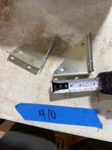 lot 410 image: 200 3X 3 CORNER BRACKETS