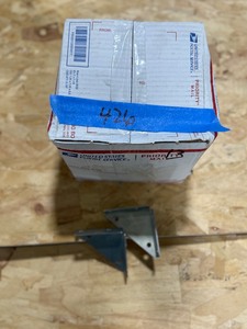 lot 426 image: 100 3X 3 CORNER BRACKETS