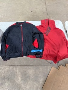 lot 448 image: QTY 2) UNDER ARMOUR SWEATSHIRTS XL