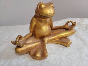 lot 1 image: Fab Zen Seated Gold Frog Statue