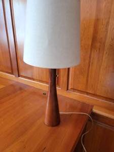 lot 113 image: Wood Pin Table Lamp