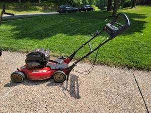 lot 61 image: Toro Lawnmower GTS