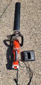 lot 63 image: Black and Decker Battery Pack Hedge Trimmer