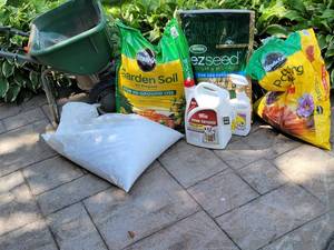 lot 64 image: Lawn Care Seed and Soil Package