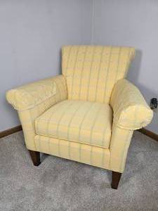 lot 18 image: Classic Yellow Gingham Upholstered Armchair - Thomasville