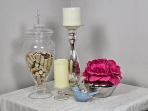 lot 124 image: Contemporary  Home Decor Collection - (5)