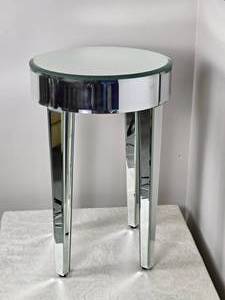 lot 6 image: Striking Modern Mirrored Round Side Table