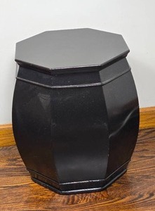 lot 122 image: Stylish Modern Octogonal Side Table - Black