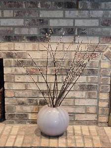 lot 121 image: Modern Sperical Studio Art Glass Vase - Pale Pink