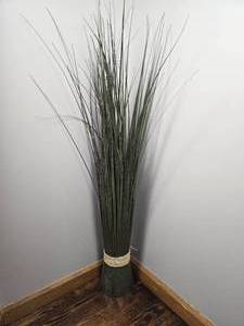 lot 106 image: Tied Grass Accent Decor