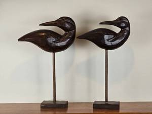 lot 105 image: Rustic Carved Duck Decor Pair