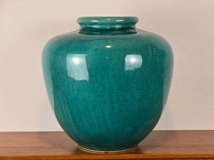 lot 89 image: Lovely Sea Green Glazed Ceramic Vase