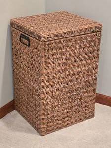 lot 86 image: Stylish Rattan Hamper - A