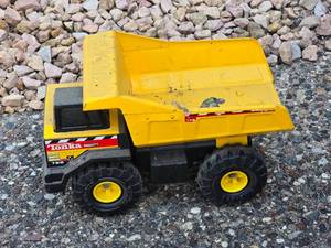 lot 66 image: Classic Tonka Mighty Dump Truck