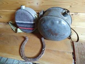 lot 23 image: Western Decor - Canteens & Horseshoe