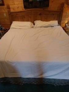 lot 43 image: King Bed