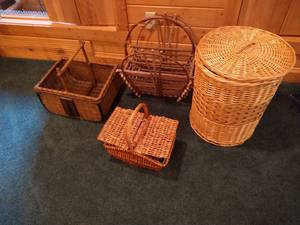 lot 49 image: Nice Basket Lot