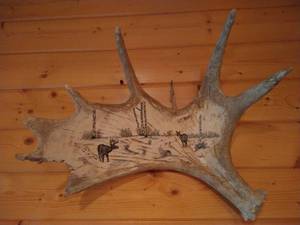 lot 59 image: Moose Antler with Scrimshaw Deer Scene