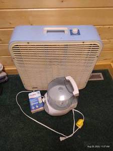 lot 84 image: Box Fan & Humidifier
