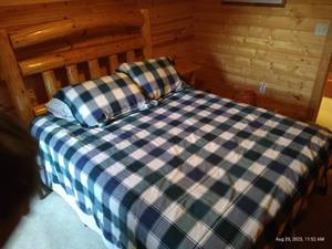 lot 89 image: Queen Headboard & Contents