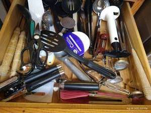 lot 118 image: Drawer of Kitchen Utensils