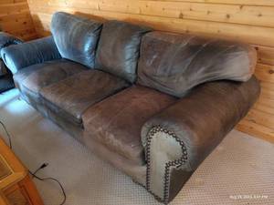 lot 129 image: Leather Sofa