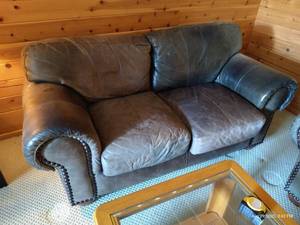lot 130 image: Leather Loveseat