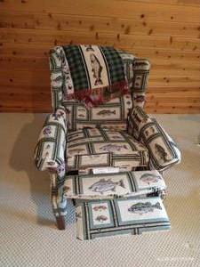 lot 139 image: Upholstered Fish-Themed Recliner & Throw Blanket