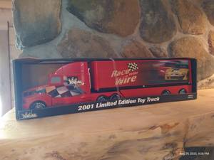 lot 144 image: NEW 2001 Nylint Special Edition TruckTrailer