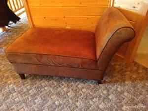 lot 146 image: Brown Microfiber Chaise Lounge Chair