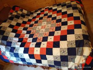 lot 147 image: Vintage Queen Homemade & Hand-Tied CoralWhiteBlue Quilt