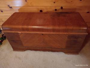 lot 168 image: Vintage Lane Cedar Chest - DOESNT LOCK