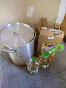 lot 208 image: Outdoor Turkey Fryer With Oil