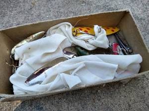 lot 221 image: Small Box of Vintage Fishing Lures - Old Gift Note Attached