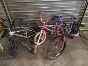 lot 234 image: (3) Kids Bikes & Razor Scooter