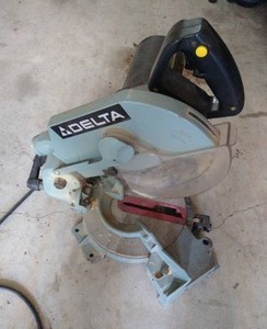 lot 253 image: Delta Miter Saw